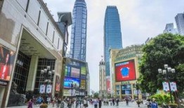 重庆商业街爆料视频,街头小吃与时尚潮流并存